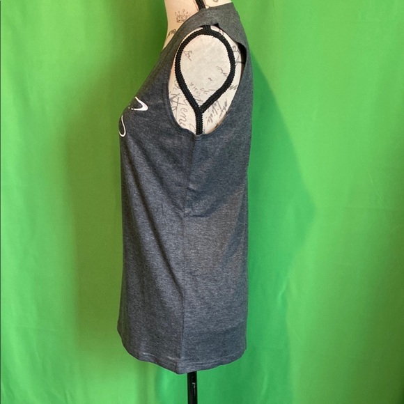 Heather Gray Sleeveless Top with Dragonfly Design - Picture 2 of 4